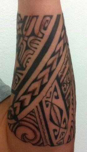 tatouage polynésien avant bras