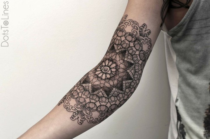 tatouage polynésien avant bras femme