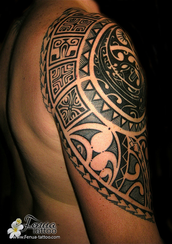tatouage polynésien bras