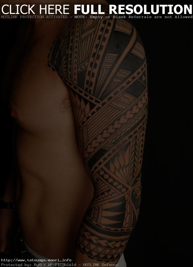 tatouage polynésien bras complet