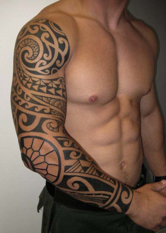 tatouage polynésien bras complet