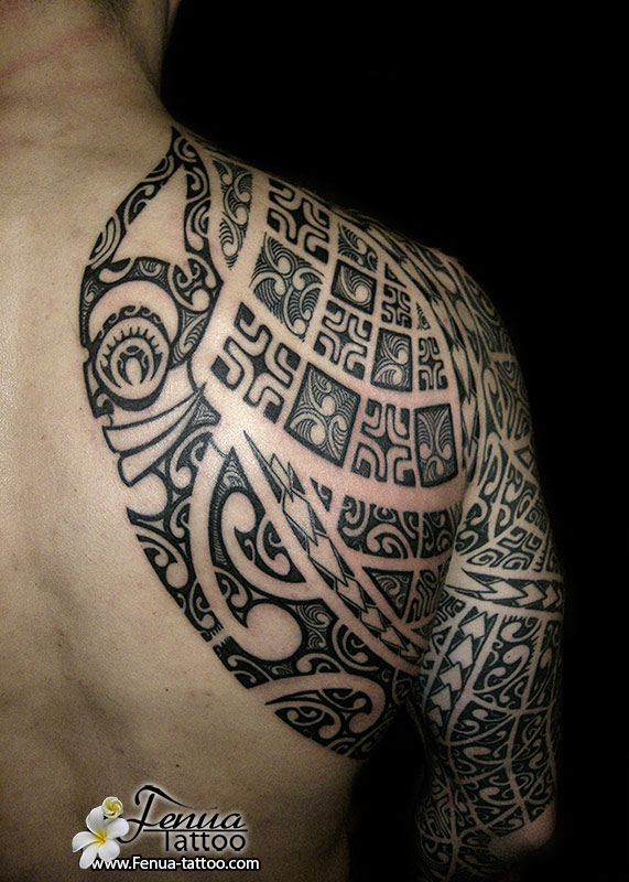 tatouage polynésien dos homme