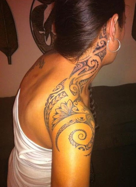 tatouage polynésien épaule femme