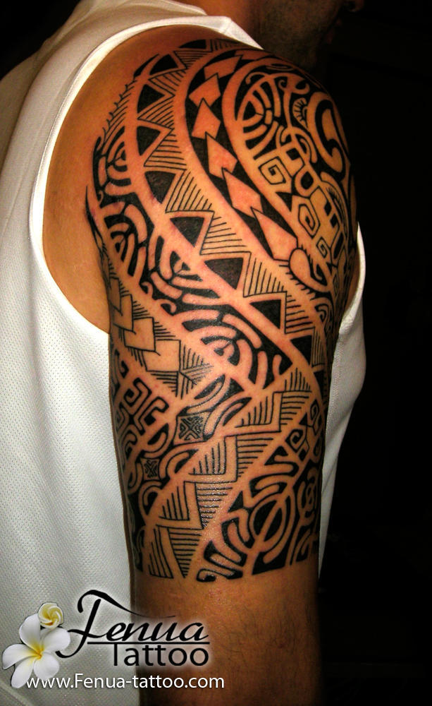 tatouage polynésien épaule femme