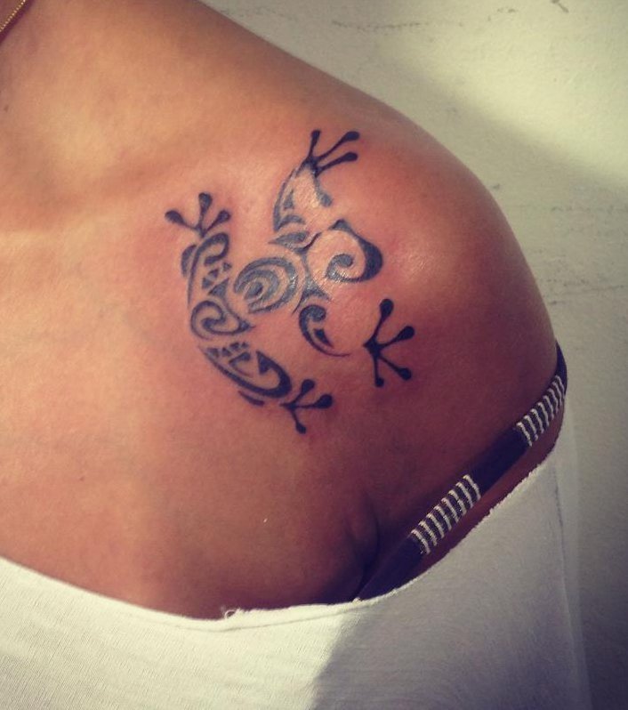tatouage polynésien femme épaule