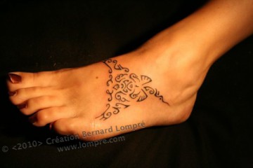 tatouage polynésien femme pied