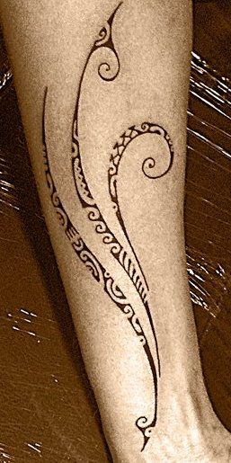 tatouage polynésien femme poignet