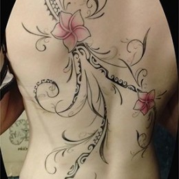 tatouage polynésien fleur de lys