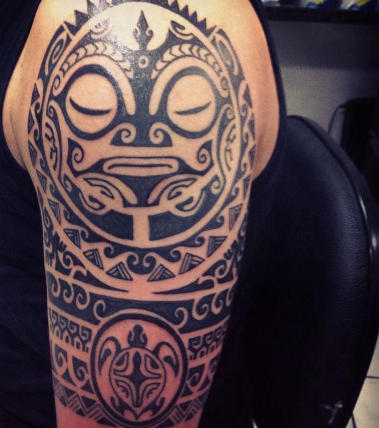 tatouage polynésien homme