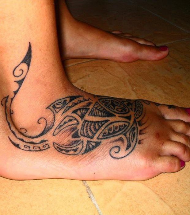 tatouage polynésien pied homme