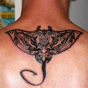 tatouage polynésien raie manta