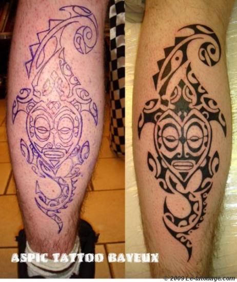 tatouage polynésien tortue mollet