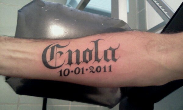 tatouage prenom ecriture gothique