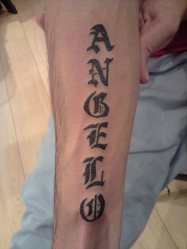 tatouage prenom en gothique