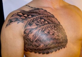 tatouage recouvrement pectoraux