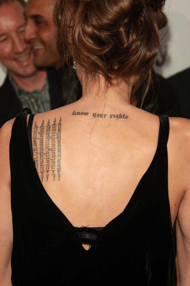 tatouage romain omoplate