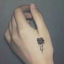 tatouage rose discret
