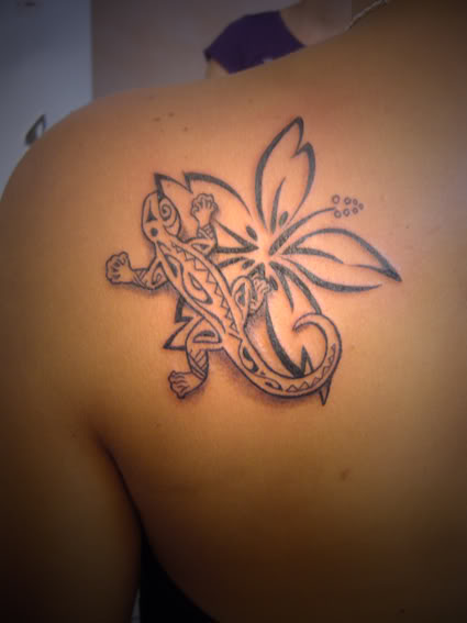 tatouage salamandre omoplate