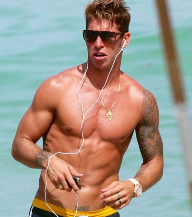 tatouage sergio ramos ventre