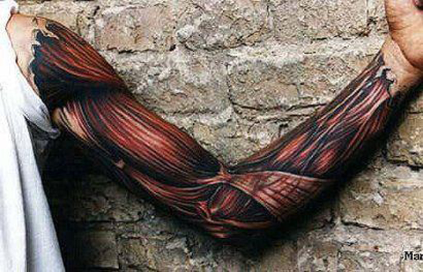 tatouage style biomécanique