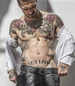 tatouage sur le ventre homme