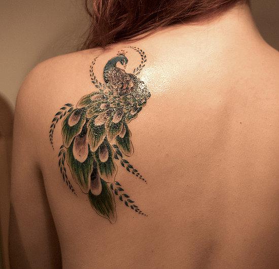 tatouage sur omoplate femme