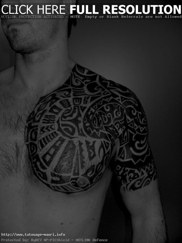tatouage tahitien pectoraux