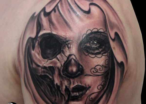 Tatouage tête de mort gothique