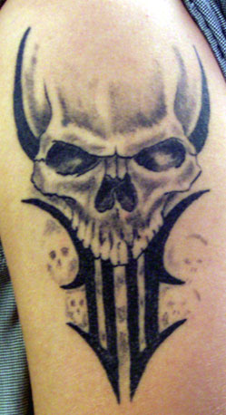 tatouage tête de mort gothique