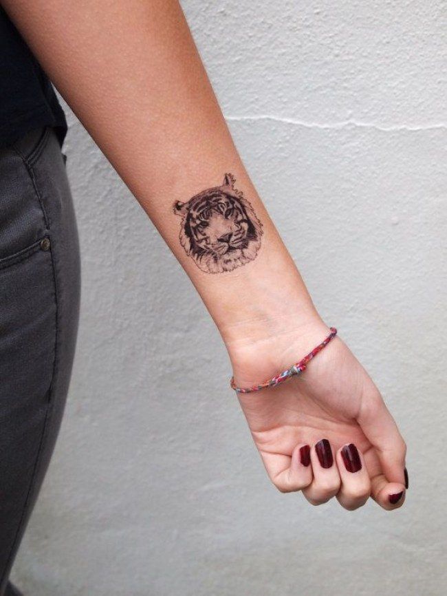 tatouage tigre discret
