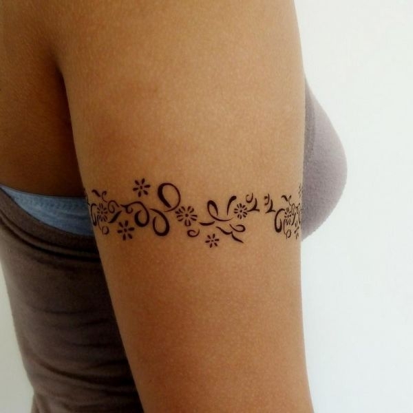 tatouage tour de bras femme