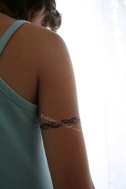 tatouage tour de bras femme