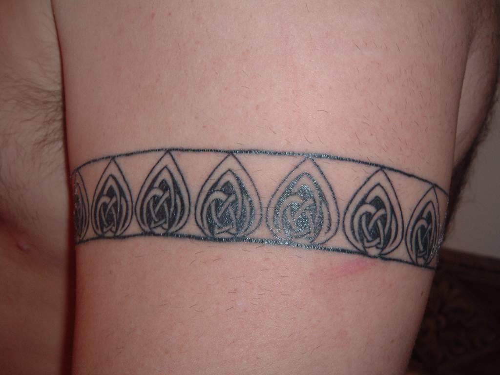 tatouage tour de bras homme