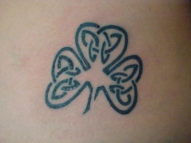tatouage trefle celtique