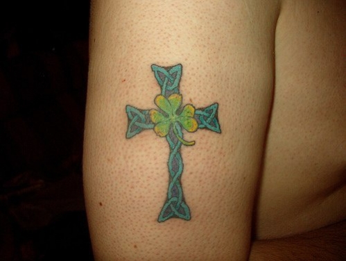 tatouage trefle celtique