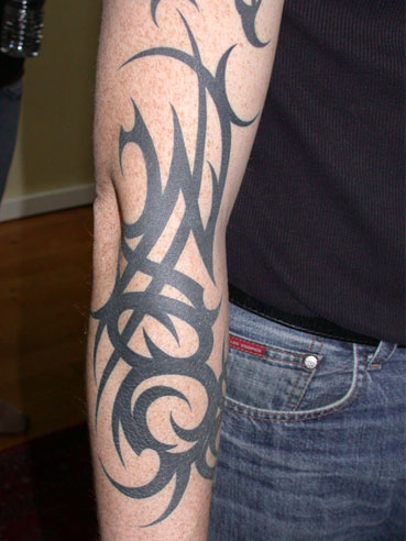 tatouage tribal avant bras femme