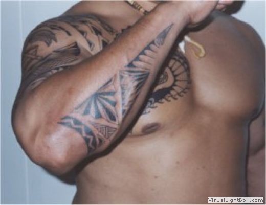 tatouage tribal avant bras intérieur