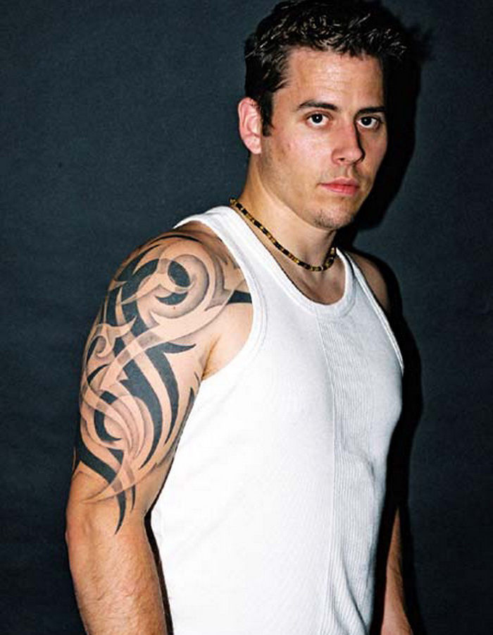tatouage tribal biceps