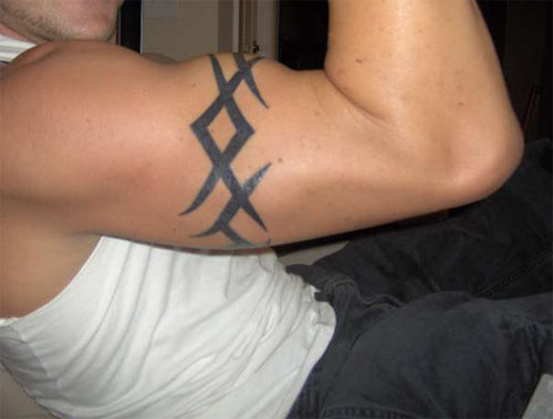 tatouage tribal bras bracelet