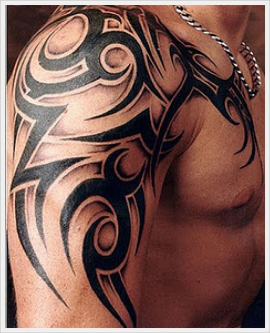 tatouage tribal bras entier homme