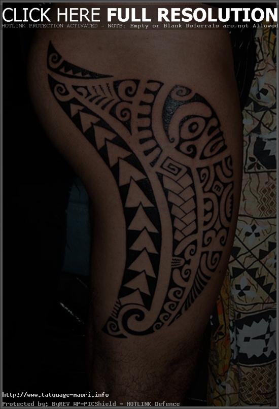 tatouage tribal cuisse femme