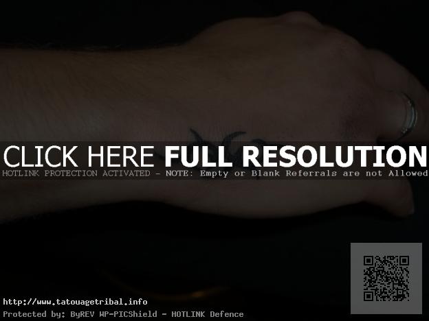 tatouage tribal discret
