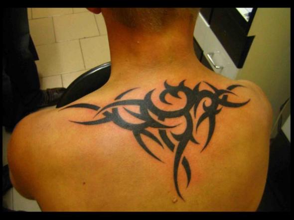 tatouage tribal dos