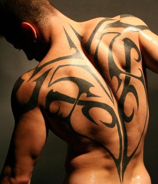 tatouage tribal dos pour homme