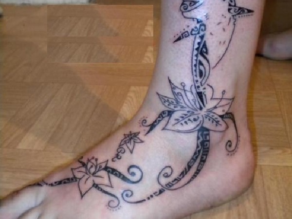 tatouage tribal femme cheville