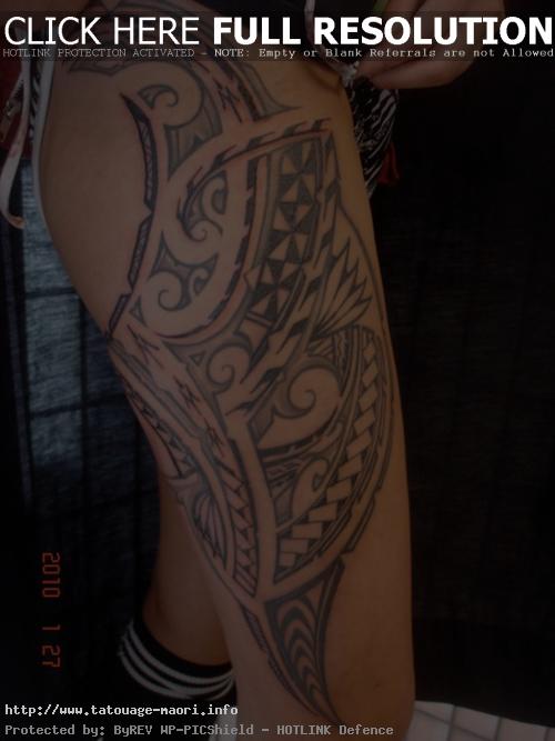tatouage tribal femme cuisse