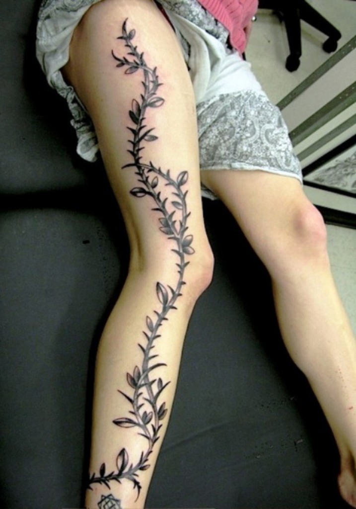 tatouage tribal femme cuisse