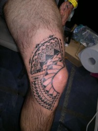 tatouage tribal genoux