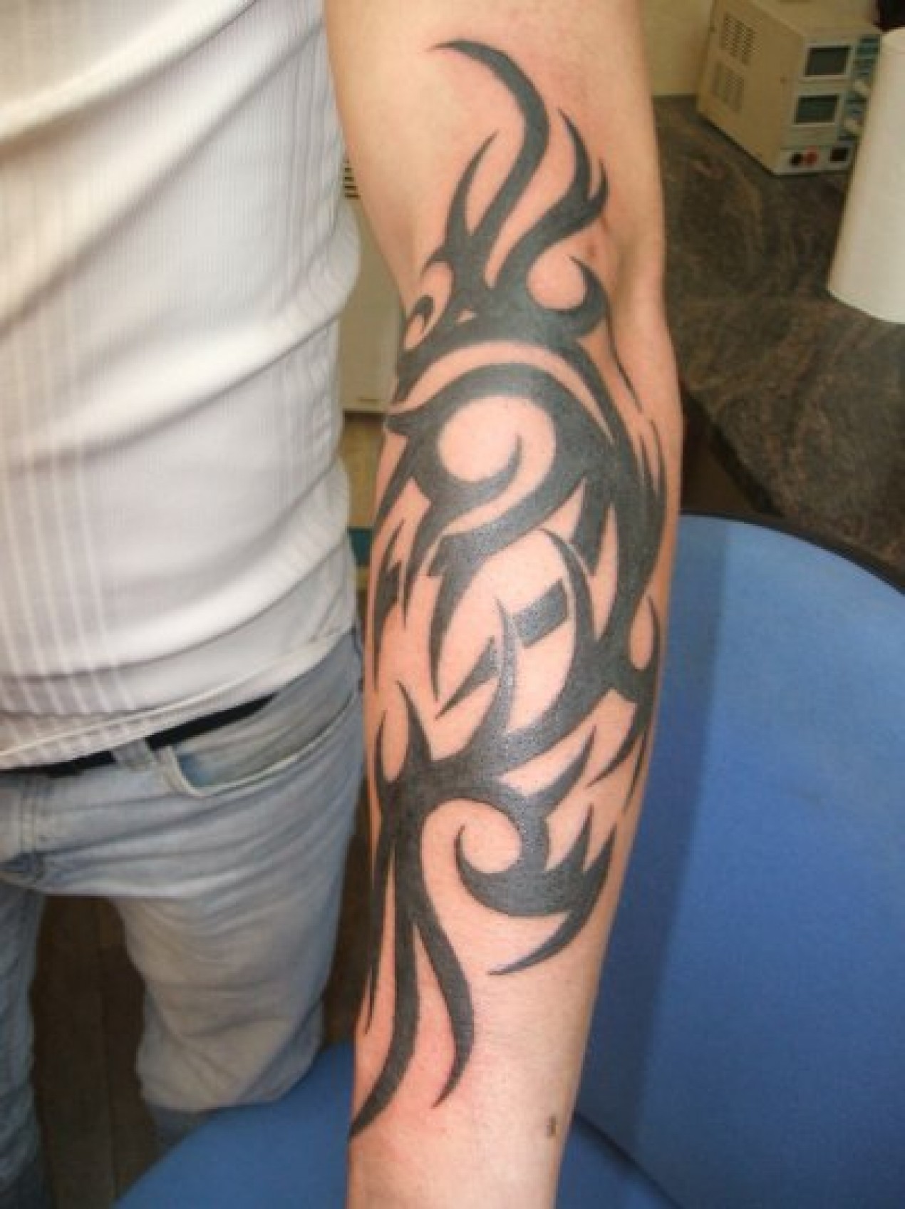 tatouage tribal homme avant bras