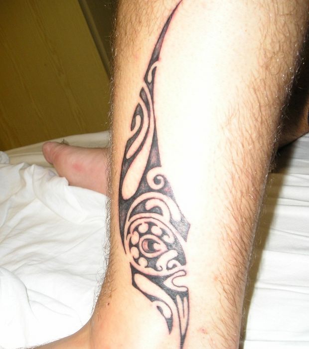 tatouage tribal mollet